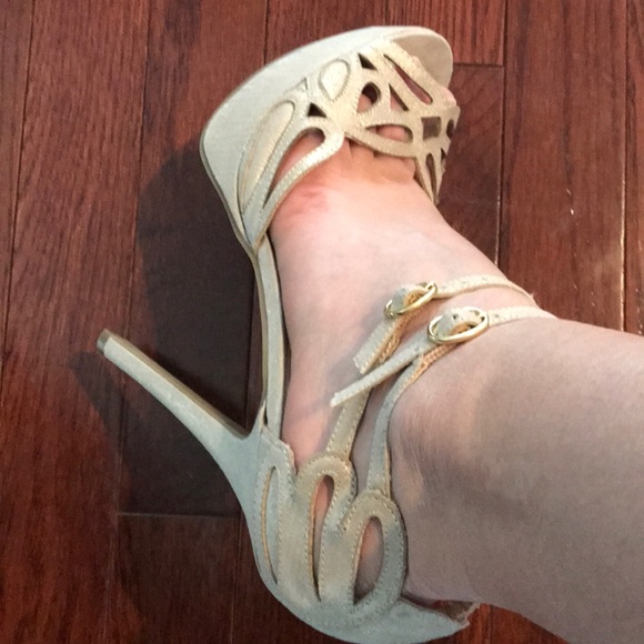 Heels - Picture 2 of 8